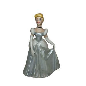 Disney Rare Vintage 1998 Cinderella 6” figurine made in Sri Lanka